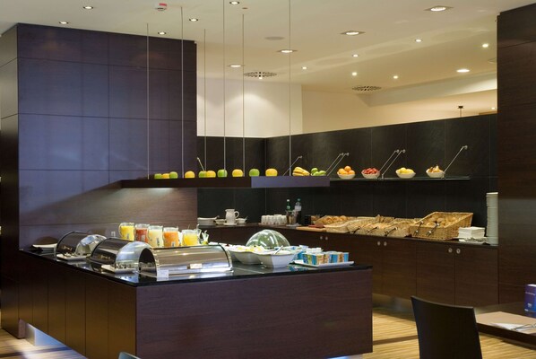 Café da manhã com buffet todos os dias mediante uma taxa
