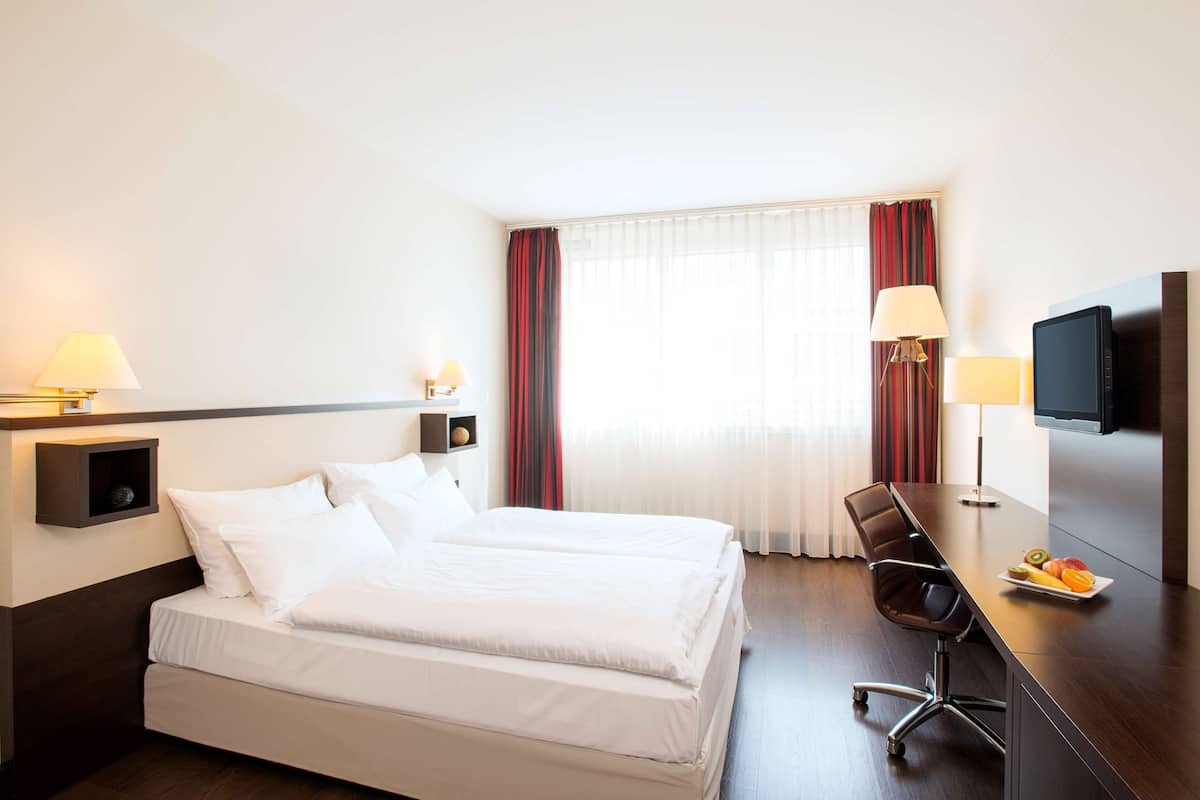 1 bedroom, premium bedding, pillow-top beds, minibar