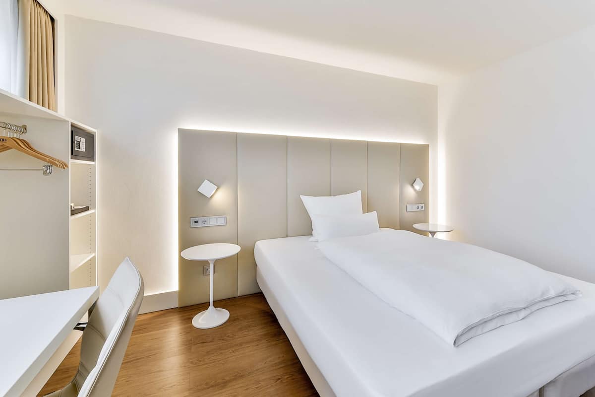 hypo-allergenic bedding, minibar, in-room safe, desk