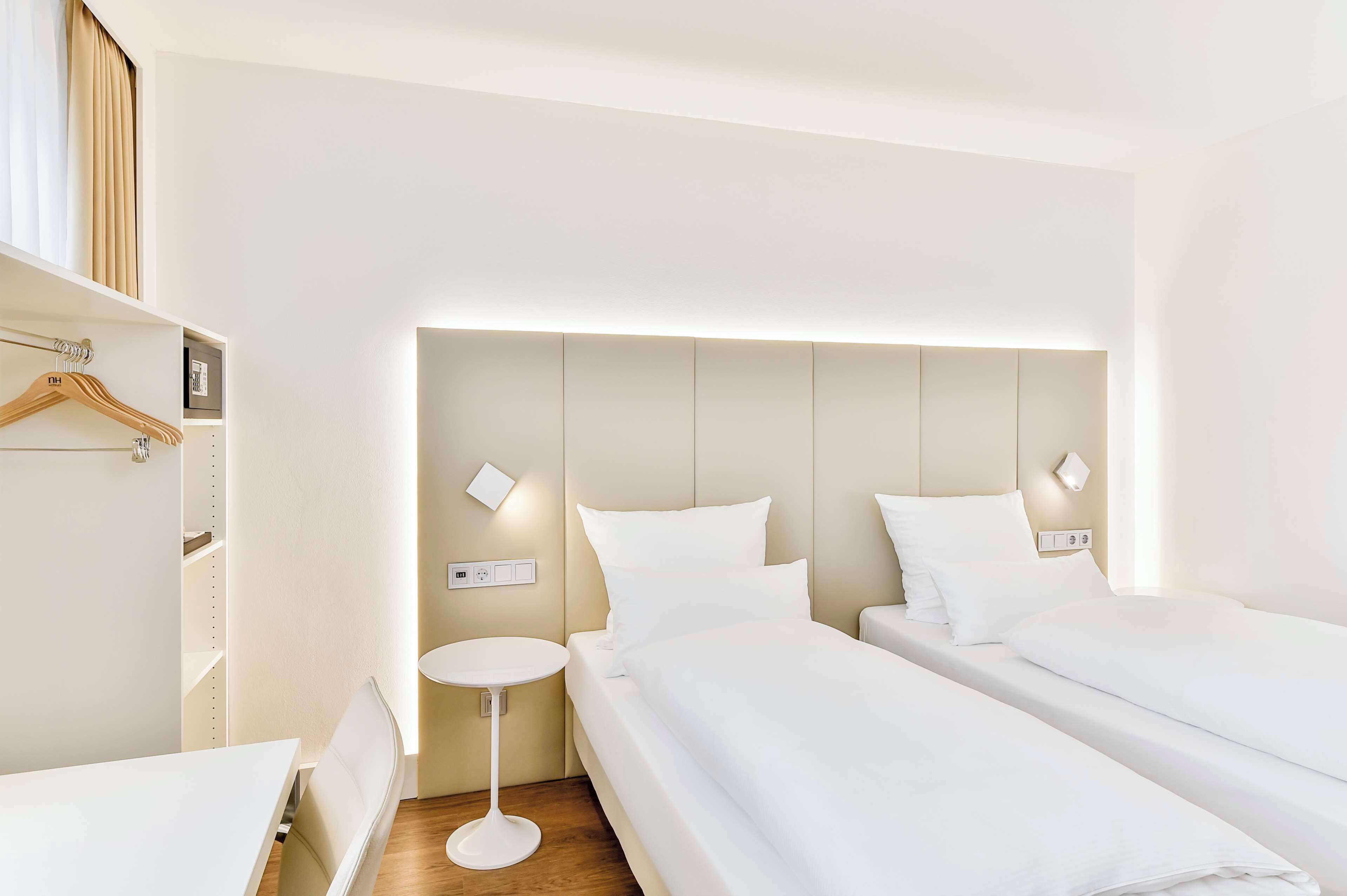 standard room | hypo-allergenic bedding, minibar, in-room safe, desk