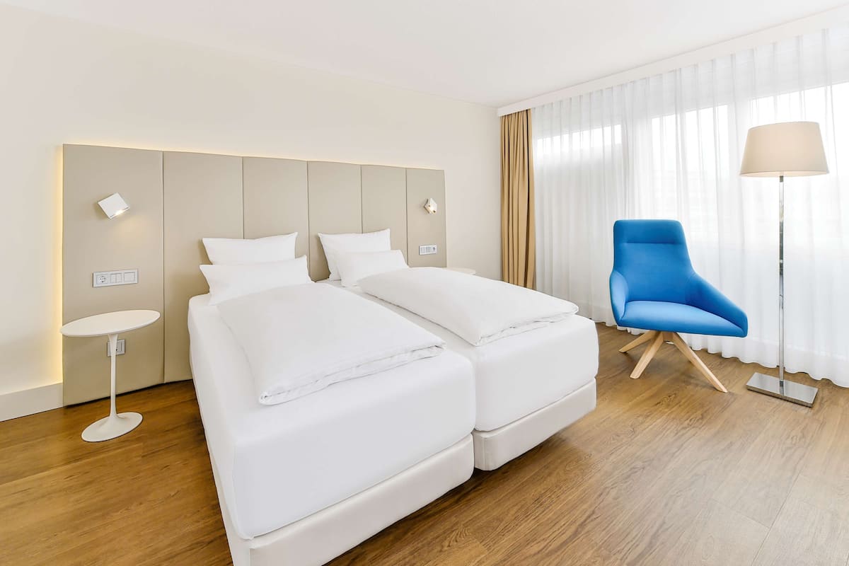 hypo-allergenic bedding, minibar, in-room safe, desk