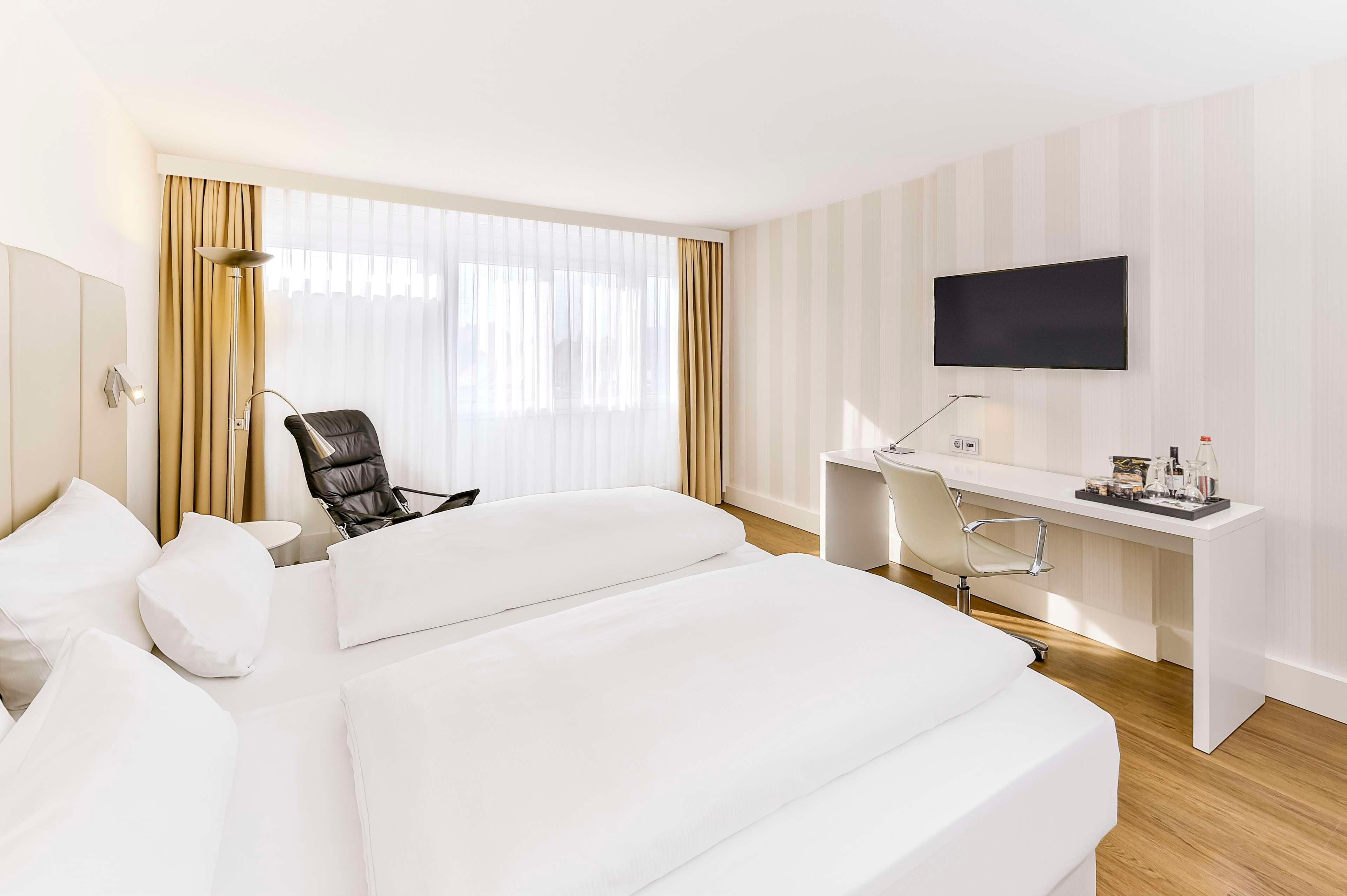 Hypo-allergenic bedding, minibar, in-room safe, desk