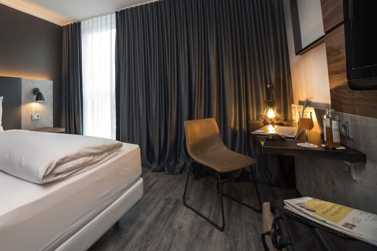 single room (cosy) | 1 bedroom, hypo-allergenic bedding, in-room safe, desk