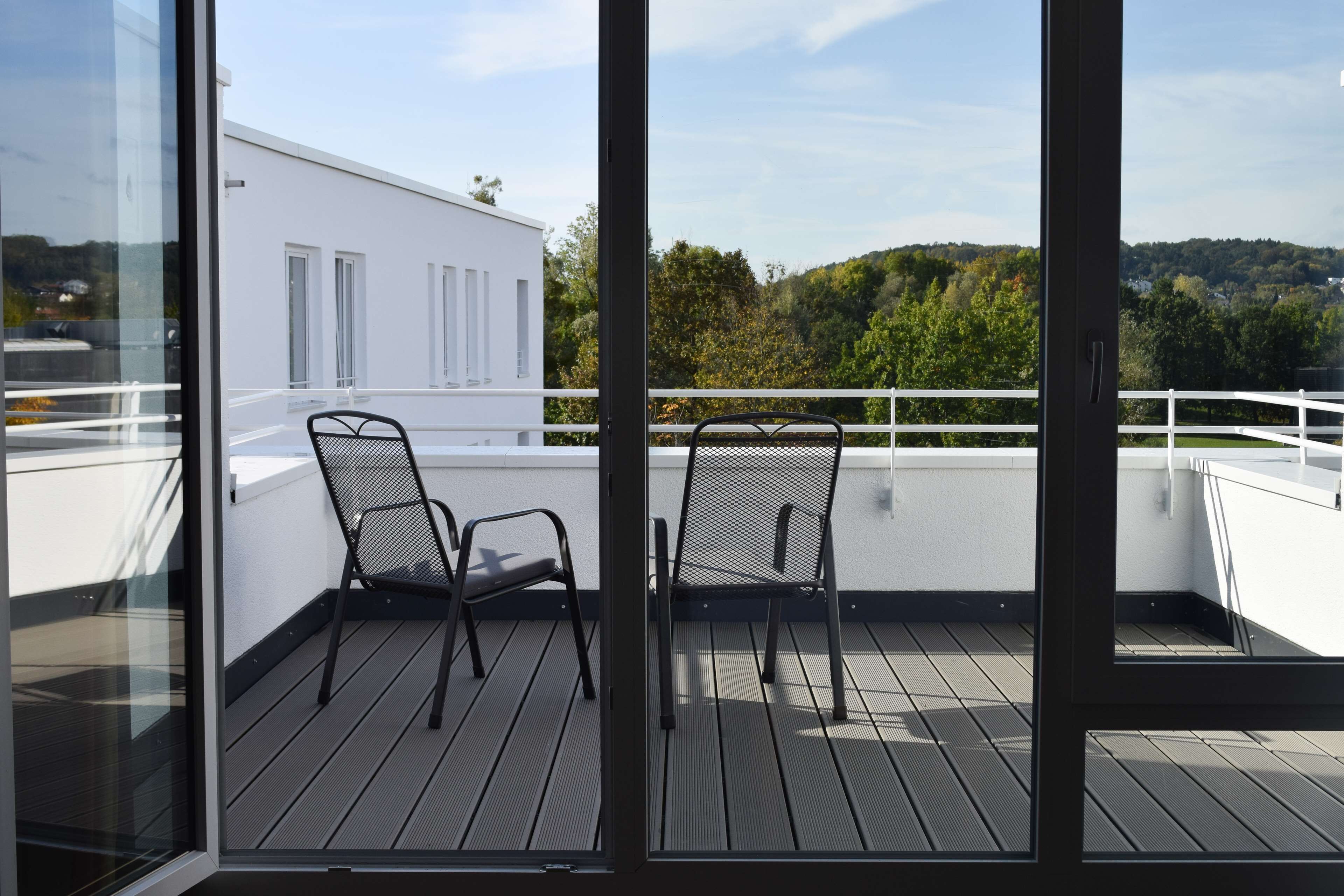 Bộ đồ giường kháng dị ứng, két bảo mật tại phòng, bàn 