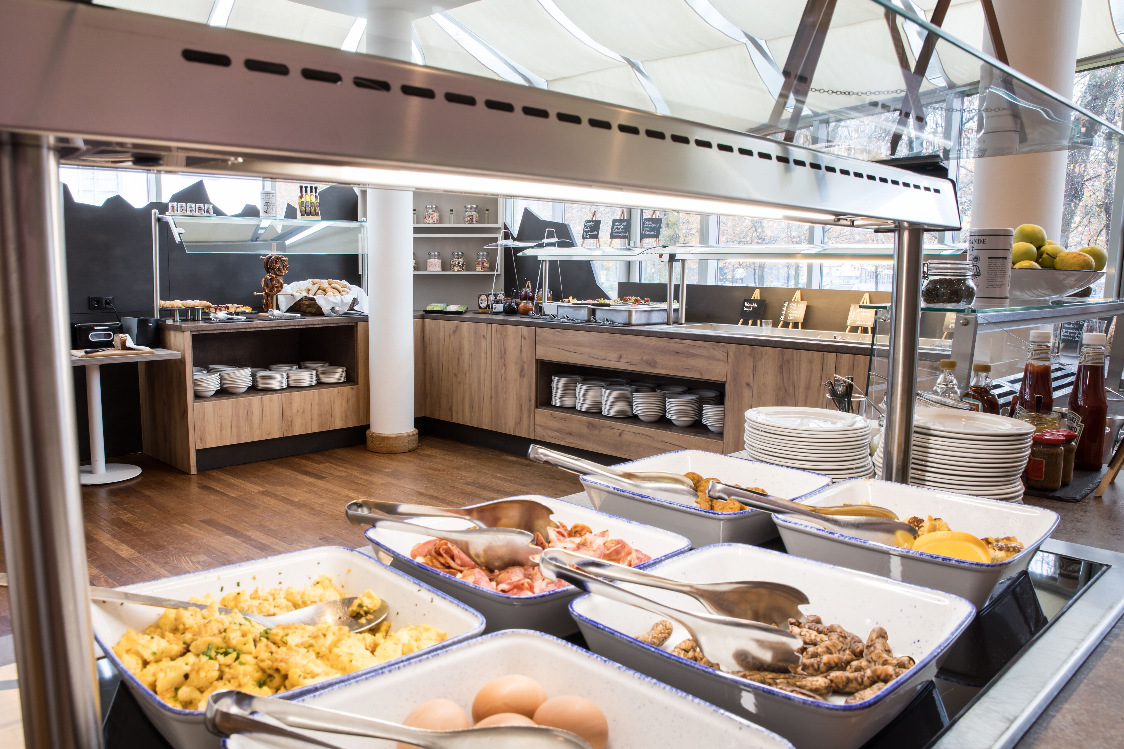 Desayuno buffet (EUR 19.9 por persona) 