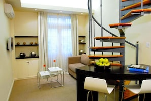 Duplex | Premium bedding, down duvets, minibar, in-room safe - Ulises Recoleta Suites (Buenos Aires)