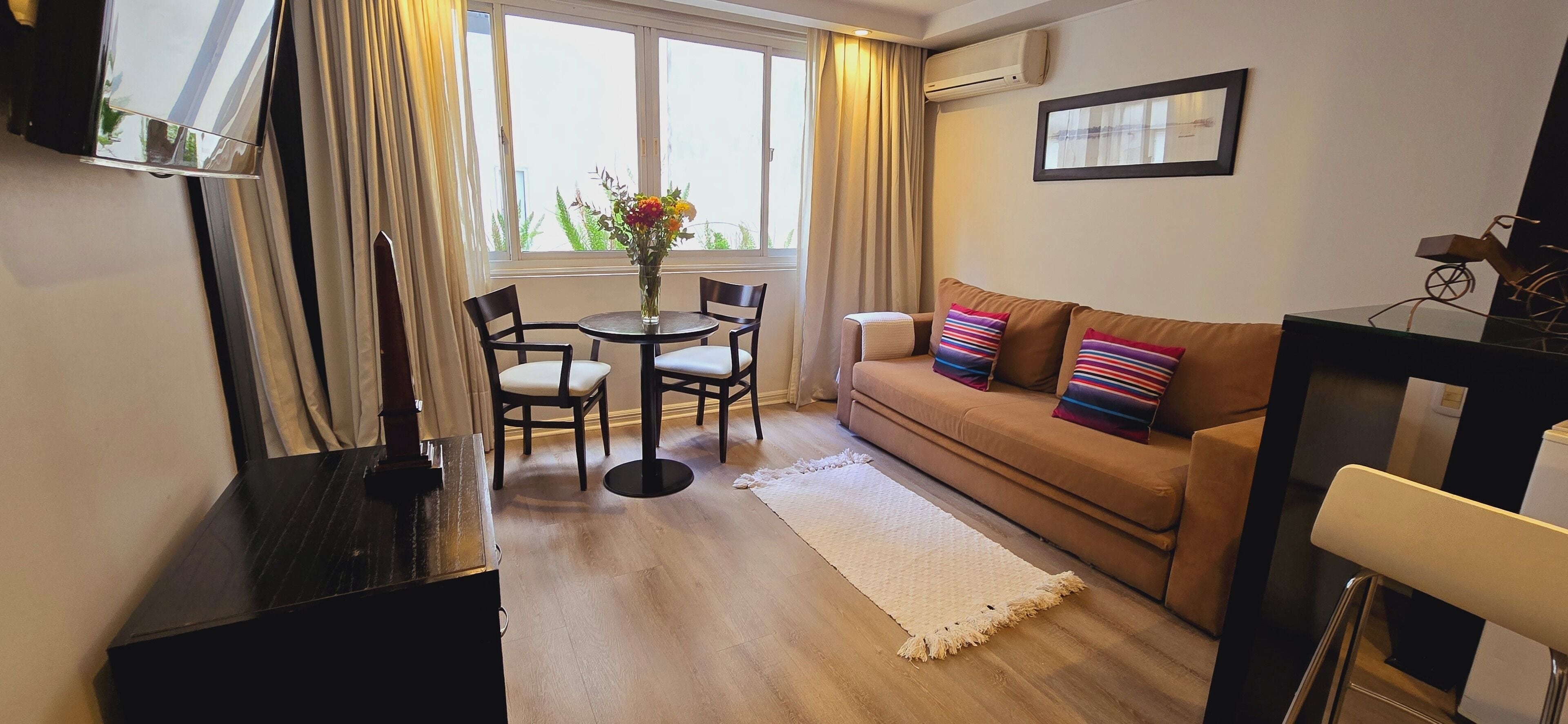 executive suite | premium bedding, down duvets, minibar, in-room safe