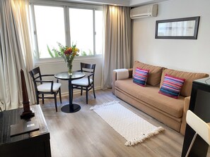 Executive Suite | 1 bedroom, premium bedding, down comforters, minibar