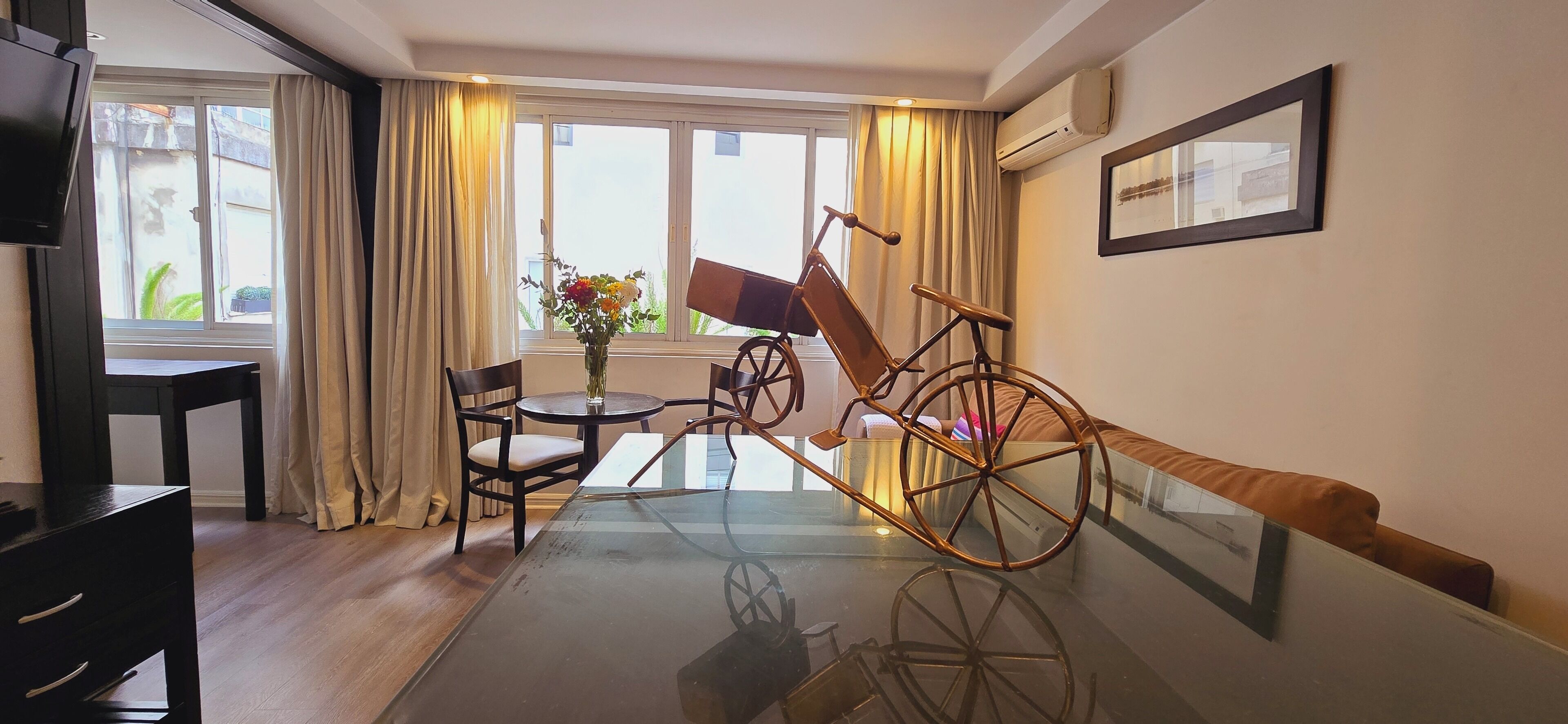 executive suite | premium bedding, down duvets, minibar, in-room safe