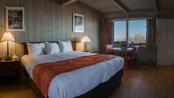 Premium Room, 1 King Bed (Accessible) | Iron/ironing board, bed sheets