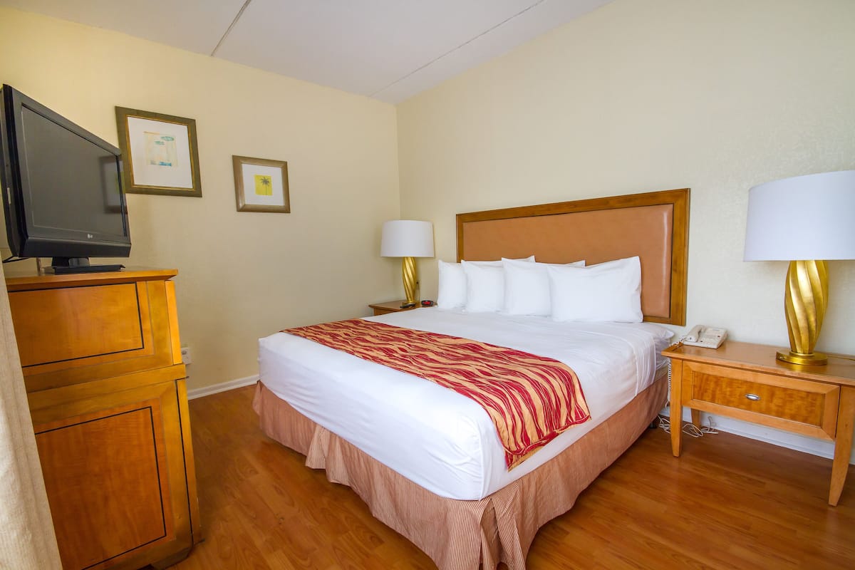 In-room safe, blackout curtains, free WiFi, bed sheets