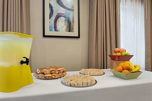 Buffet - Hawthorn Extended Stay by Wyndham Decatur (Decatur)