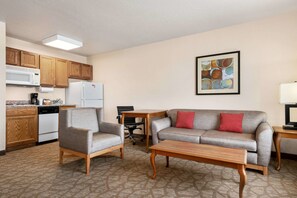 Deluxe Studio Suite, 1 Queen Bed | Desk, blackout curtains, iron/ironing board, free cots/infant beds - Hawthorn Extended Stay by Wyndham Decatur (Decatur)