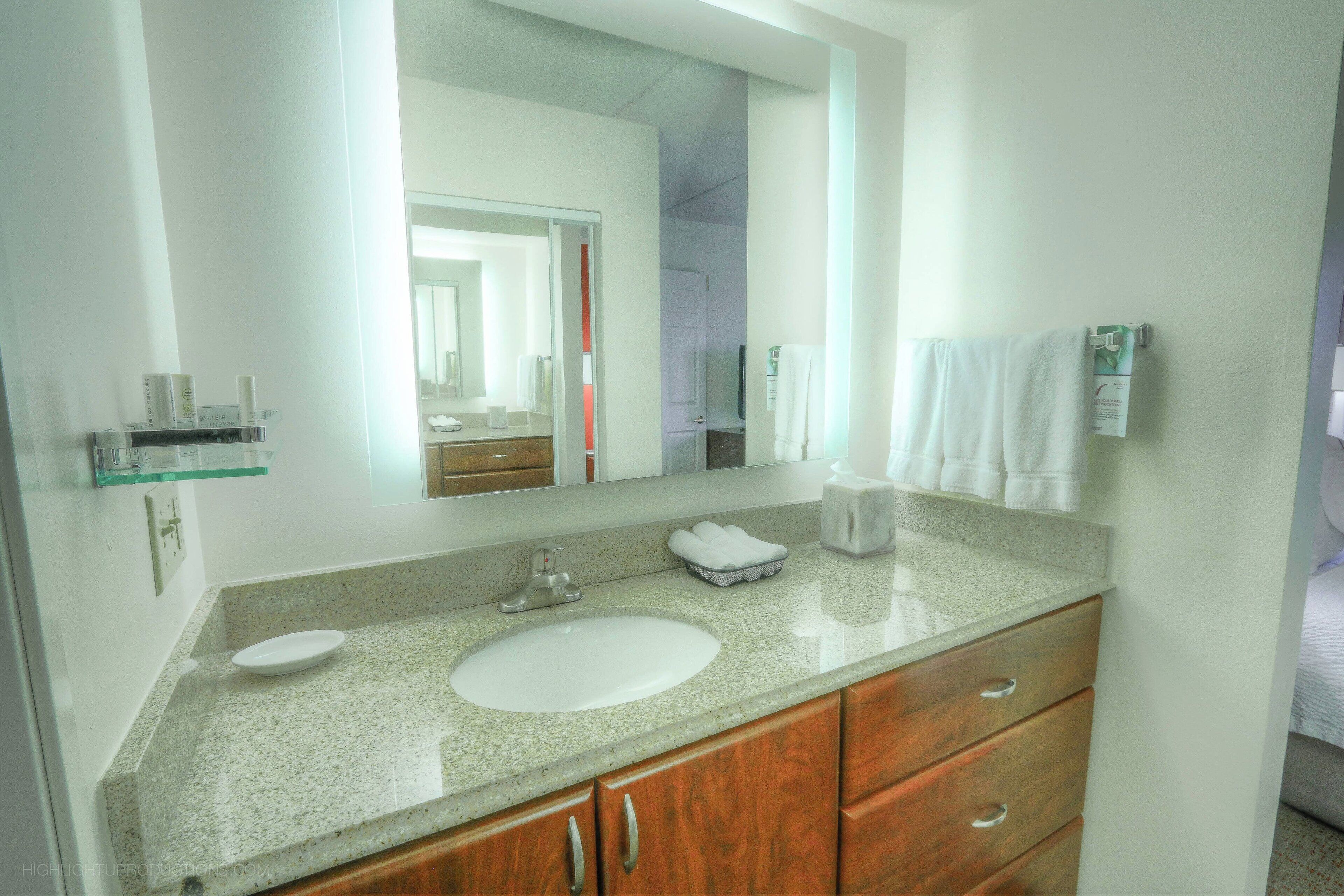 suite, 2 bedrooms | bathroom | free toiletries, hair dryer, towels