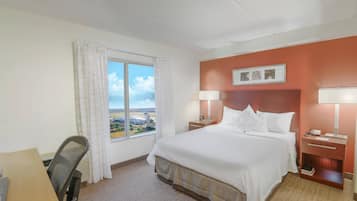 Habitación, 1 cama Queen size | Escritorio y espacio para trabajar con laptop