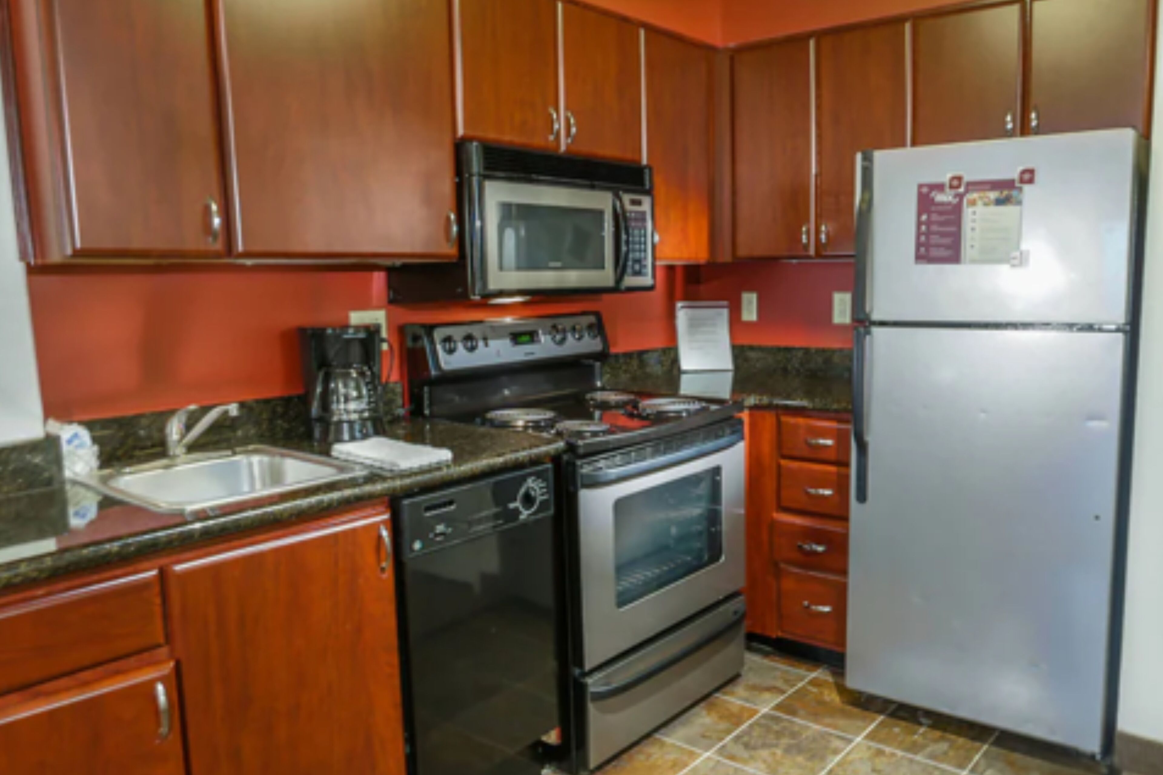 microwave, coffee/tea maker