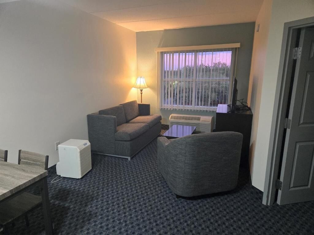 En 25-tommers TV med kabel-kanaler