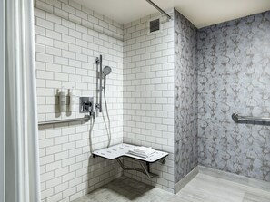 Duschwanne, Hydromassagedusche, kostenlose Toilettenartikel