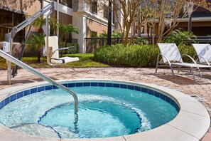 Outdoor pool, pool loungers - Staybridge Suites Orlando Airport South by IHG (Orlando)