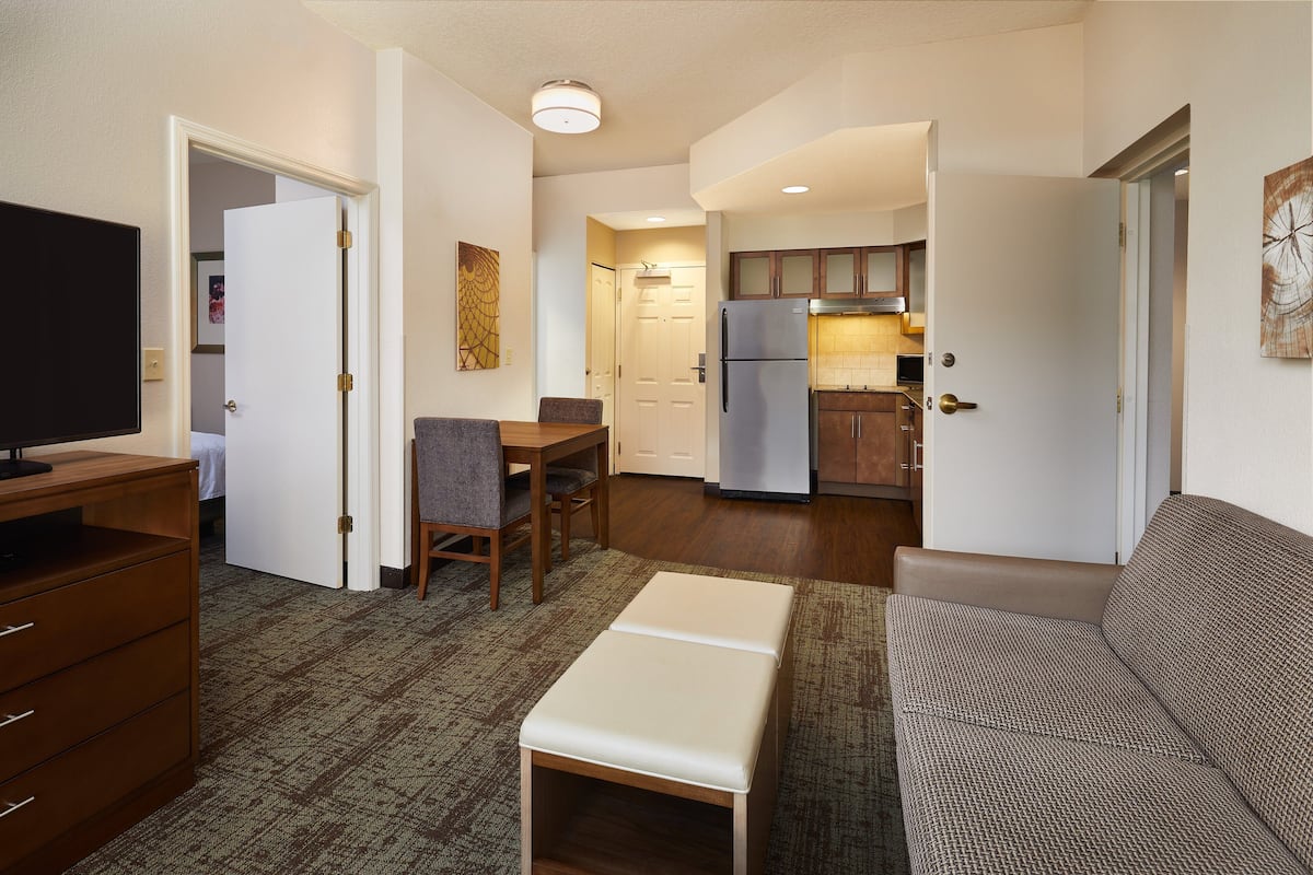 Premium bedding, in-room safe, desk, blackout curtains
