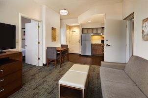 Premium bedding, in-room safe, desk, blackout drapes