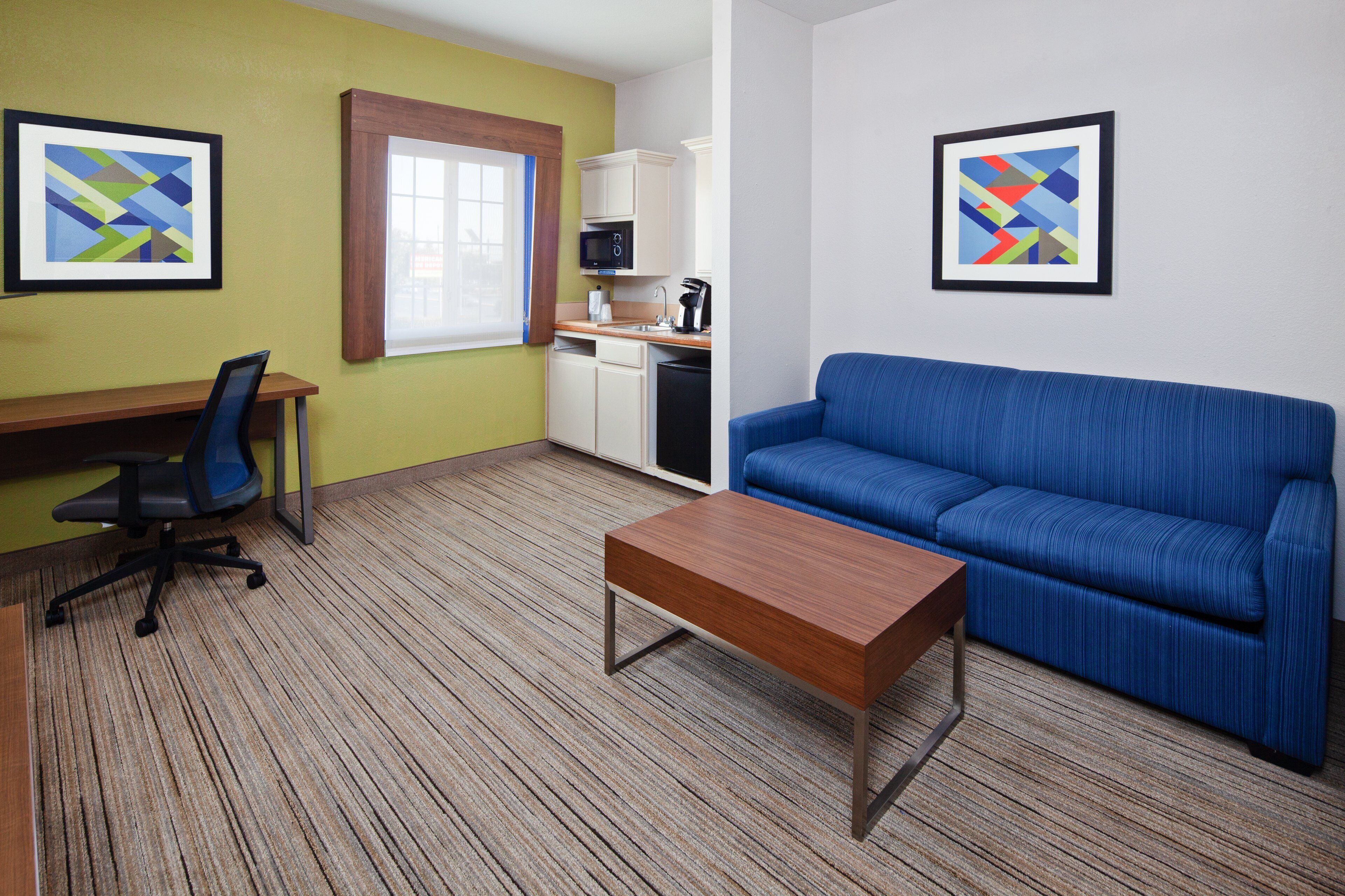 suite, 1 king bed with sofa bed (extra flr space) | 1 bedroom, egyptian cotton sheets, pillow-top beds, in-room safe