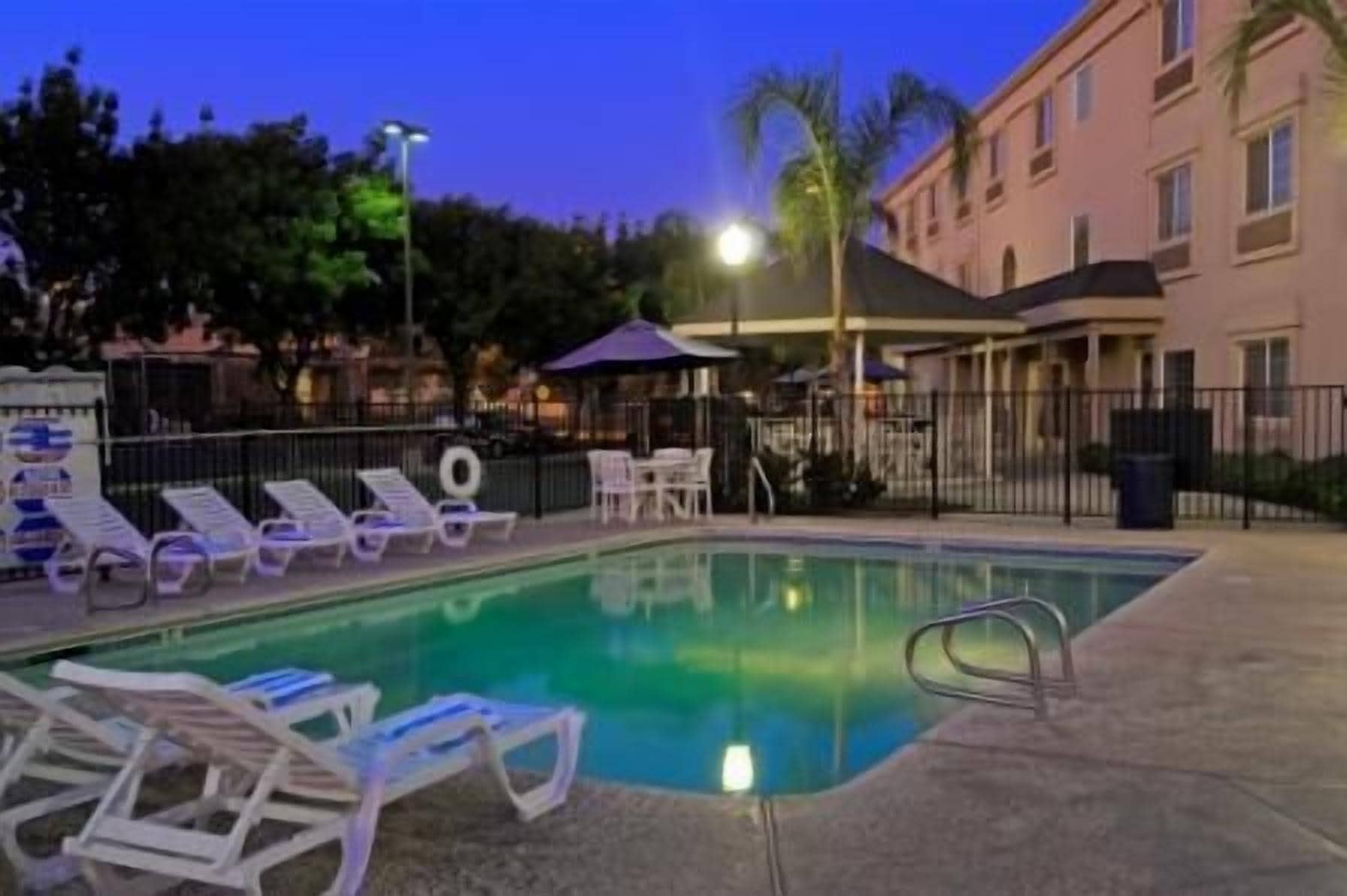 Outdoor pool, pool umbrellas