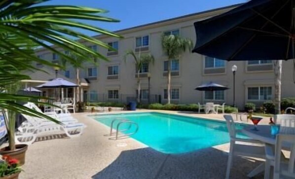 Outdoor pool, pool umbrellas