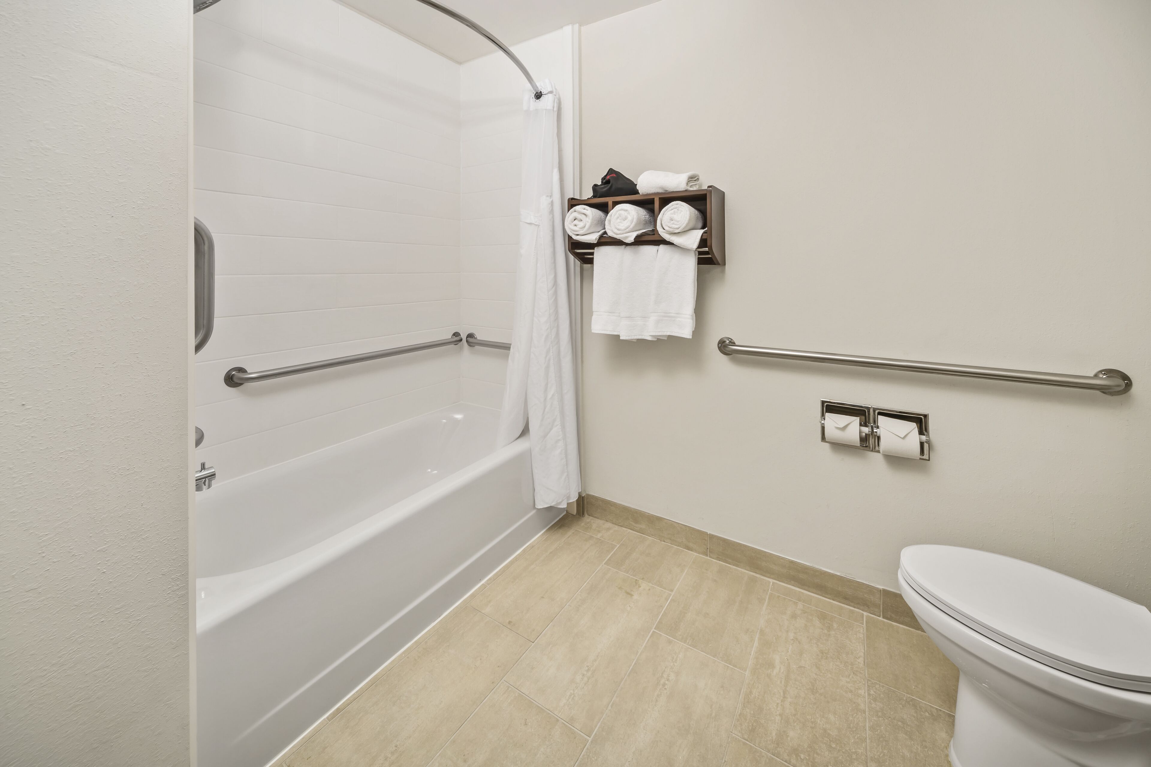 combined shower/bathtub, free toiletries, hair dryer, towels