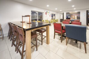 Desayuno bufé gratuito y diario