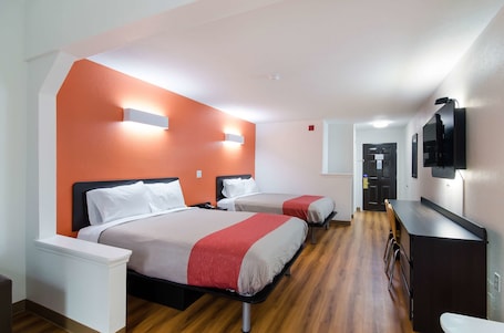 Wifi gratis, ropa de cama y despertador