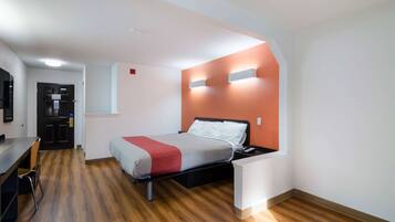 Kostenloses WLAN, Bettwäsche, Wecker