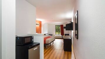 Wifi gratis, ropa de cama y despertador