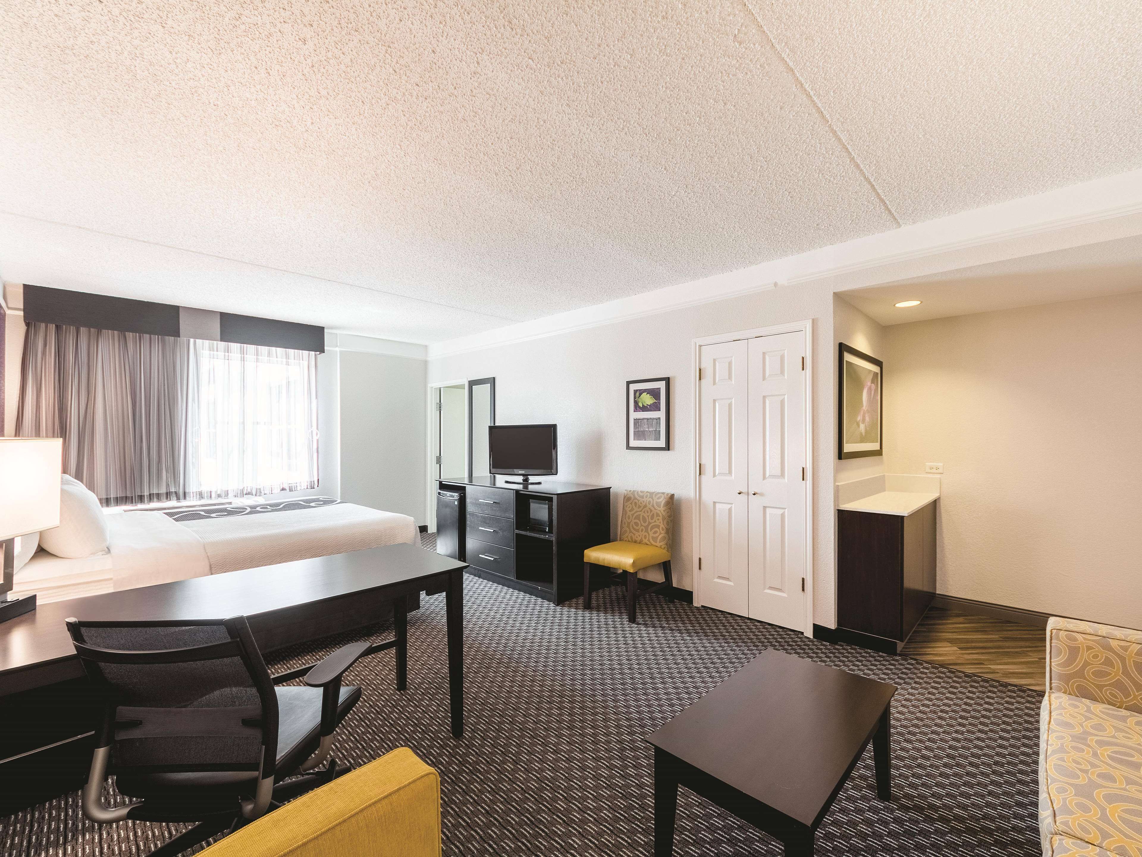 room, 1 king bed, accessible, non smoking (mobility,hearing,tub w/grab bars) | pillow-top beds, desk, laptop workspace, blackout curtains