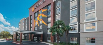 La Quinta Inn & Suites by Wyndham San Antonio Downtown