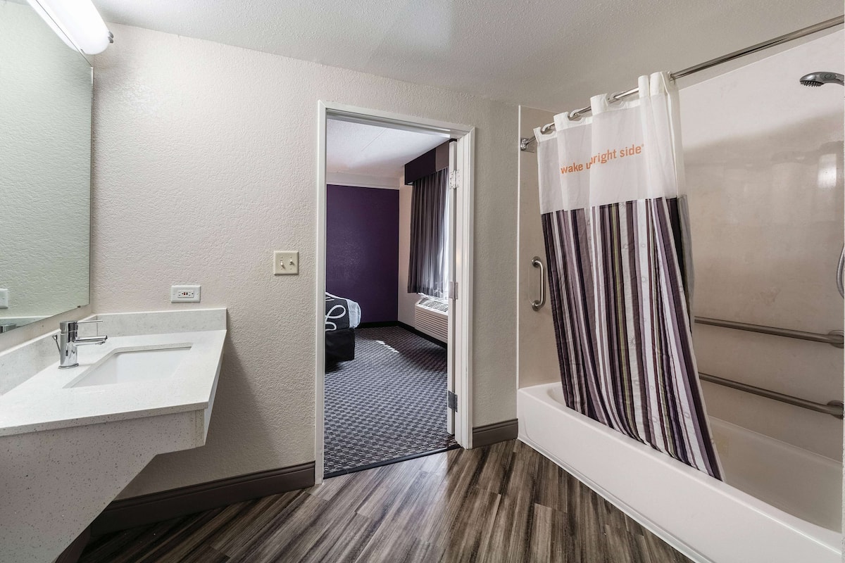 Room, 2 Double Beds, Accessible, Non Smoking (Mobility,Hearing,Tub w/Grab Bars)