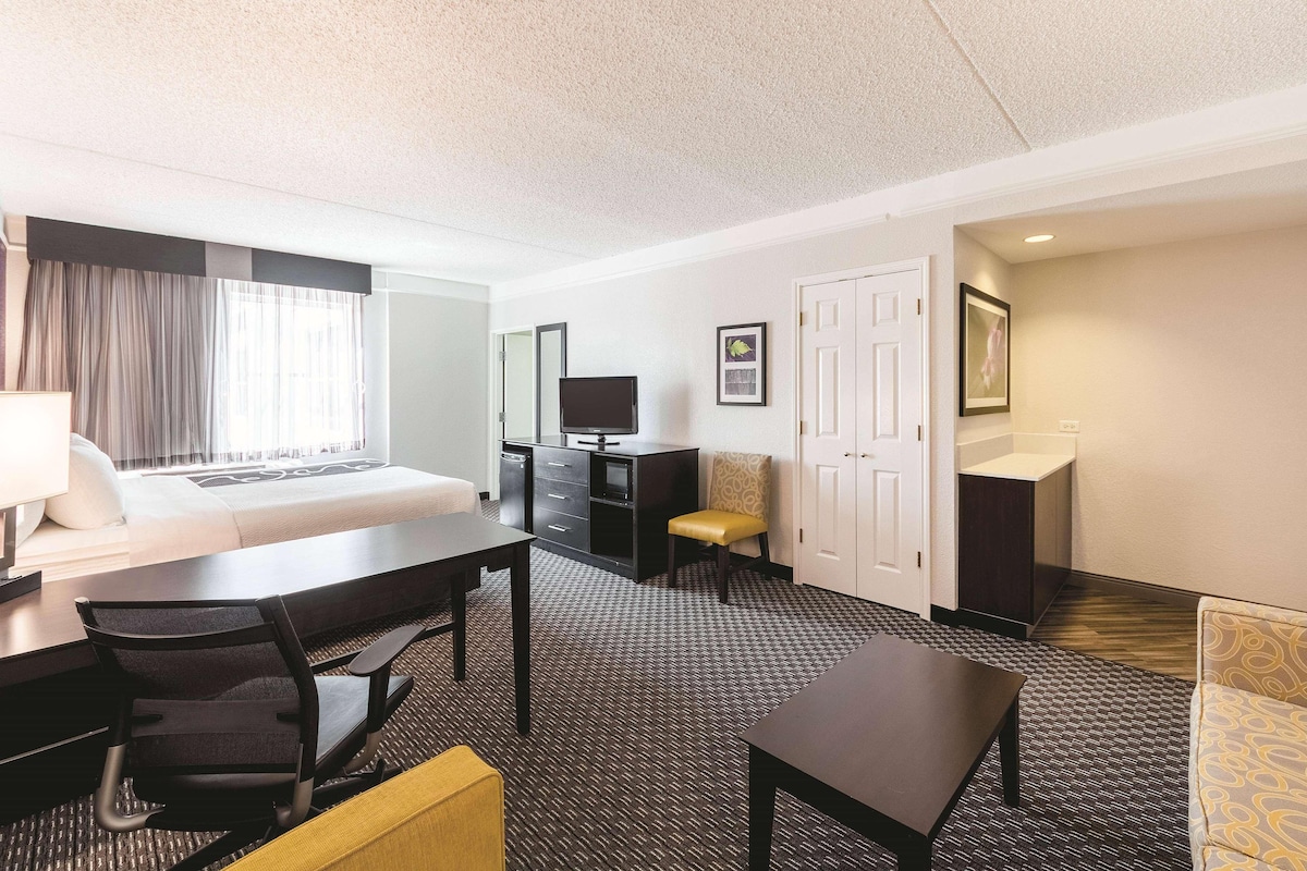 Pillow-top beds, desk, laptop workspace, blackout curtains