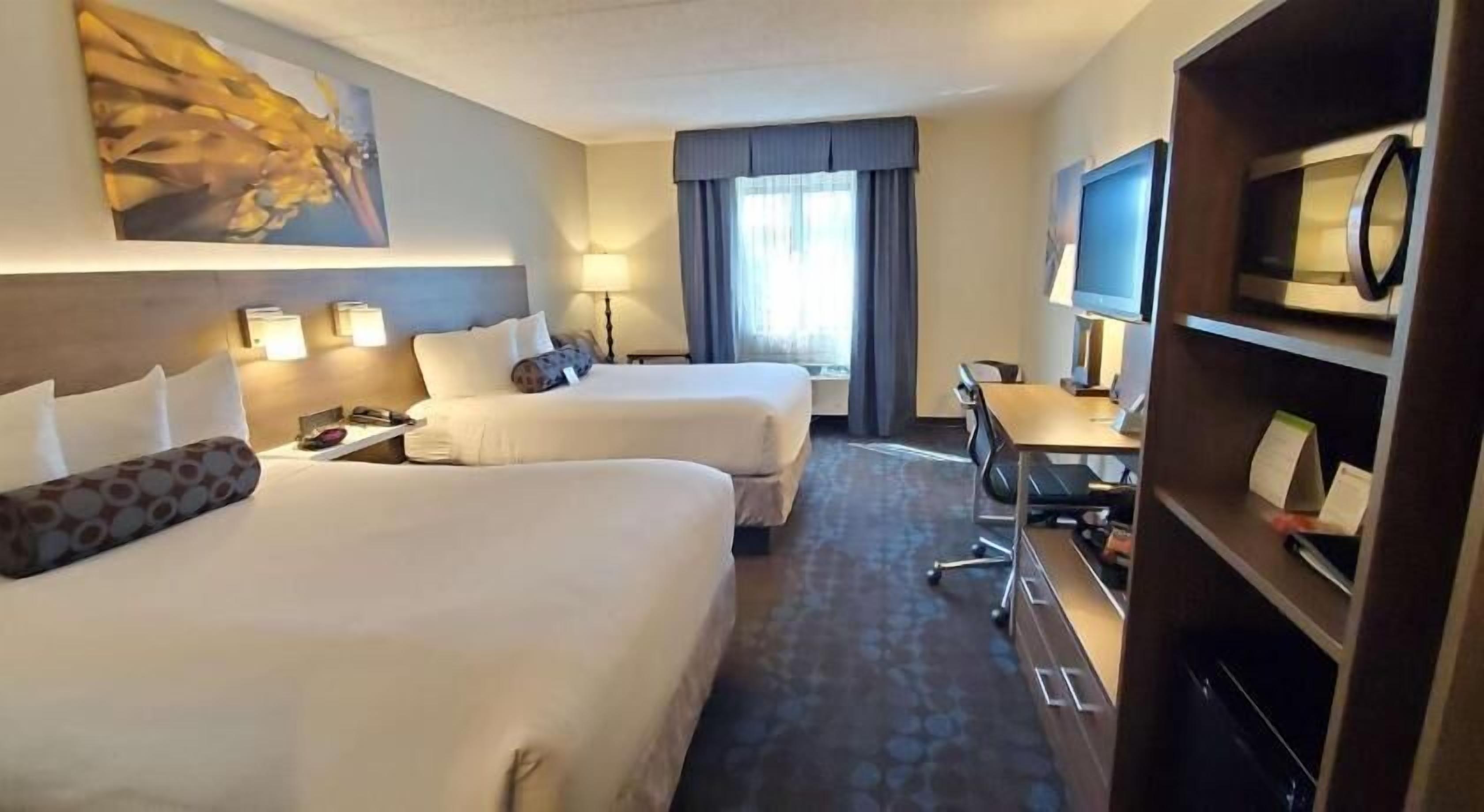 Premium bedding, in-room safe, desk, blackout curtains
