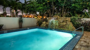 Utomhuspool