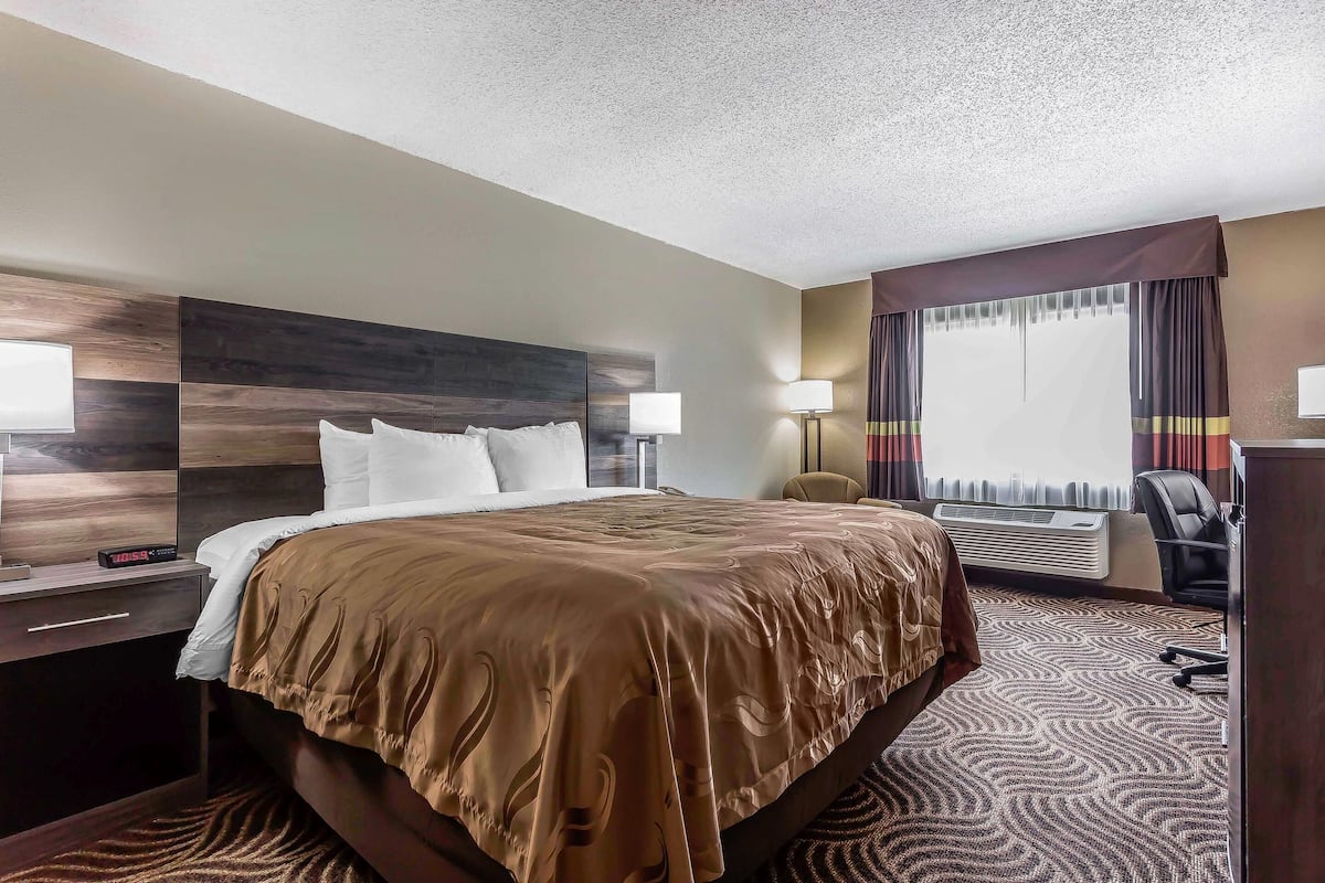 Desk, iron/ironing board, free WiFi, bed sheets