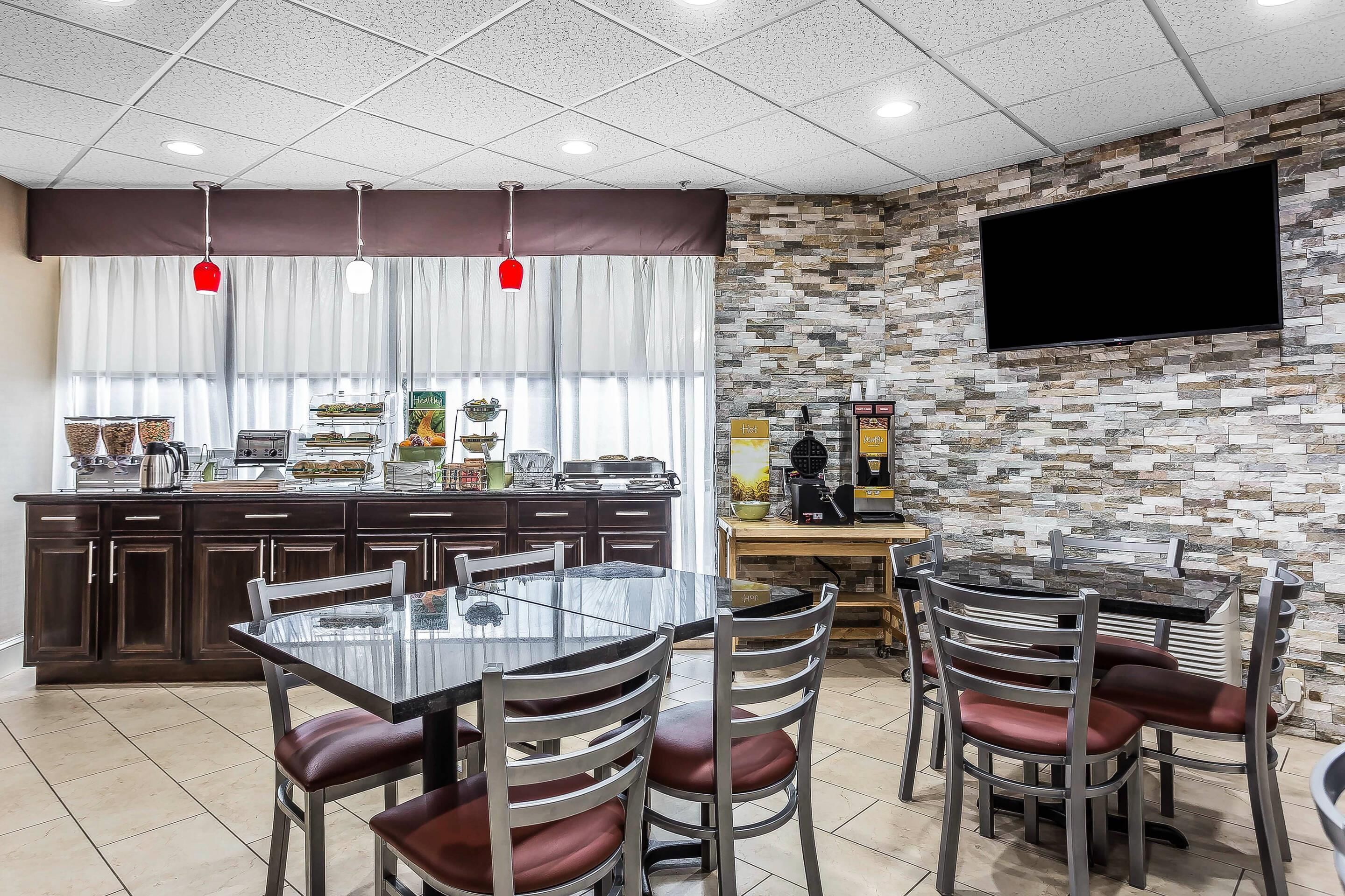 free buffet breakfast