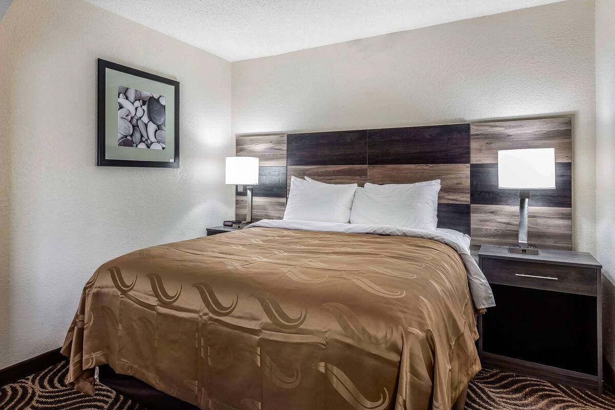 Suite, 1 Queen Bed with Sofa bed, Non Smoking (2 Person Sofa Bed)