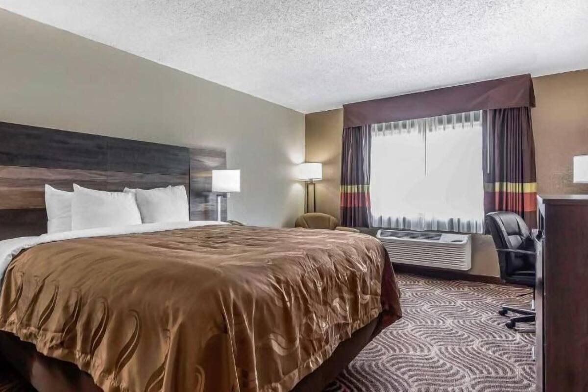 Desk, iron/ironing board, free WiFi, bed sheets