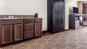 Suite, 1 King Bed with Sofa bed, Non Smoking (2 Person Sofa bed)