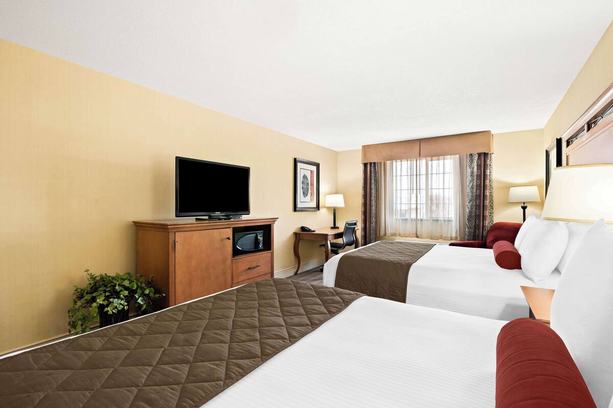 standard room, 2 queen beds, non smoking, refrigerator & microwave | desk, soundproofing, free wifi, bed sheets