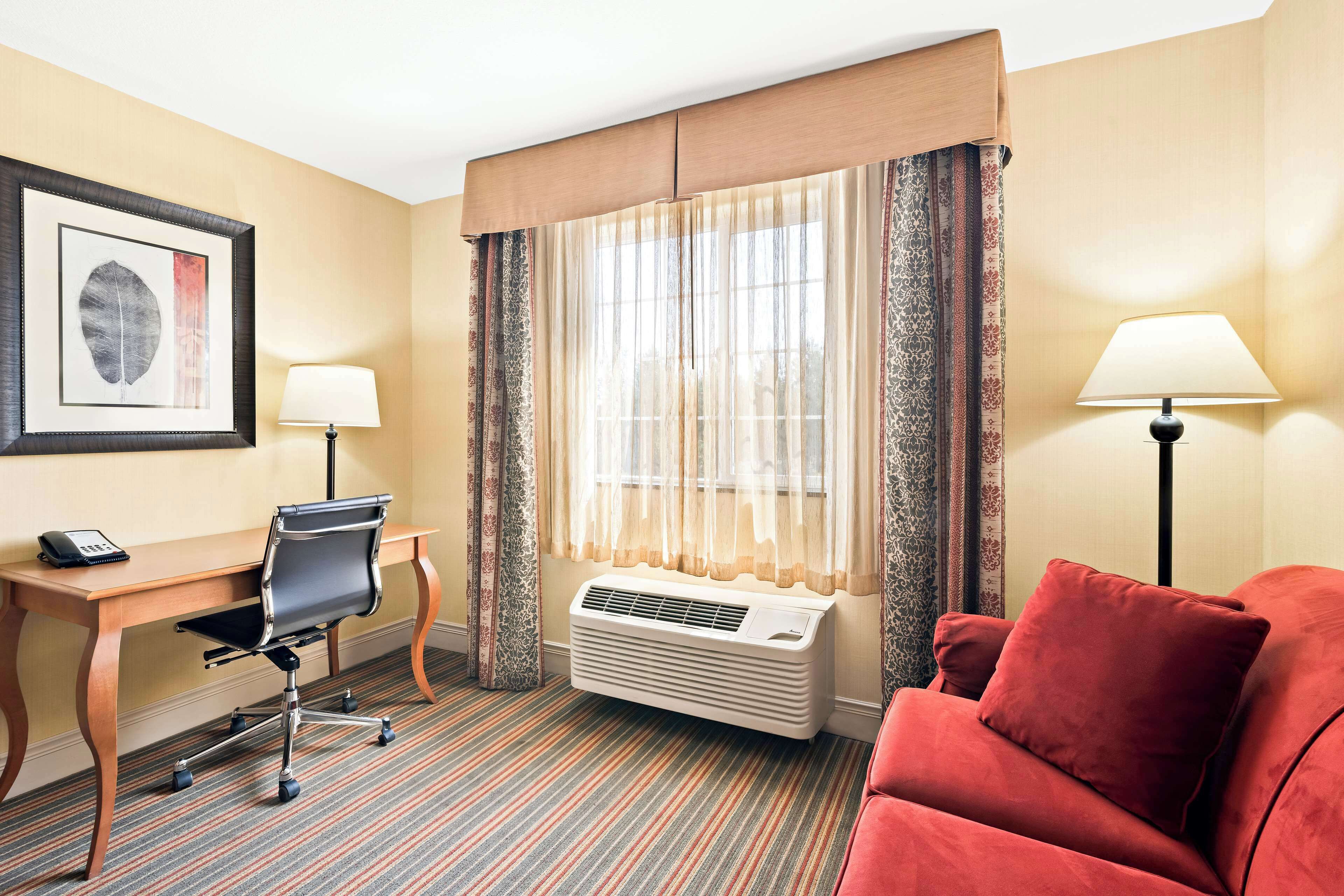 desk, soundproofing, free wifi, bed sheets