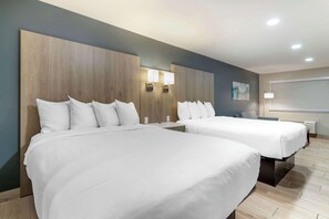 Pillowtop-Betten, Zimmersafe, Schreibtisch
