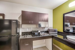 Full-size fridge, microwave, stovetop, coffee/tea maker