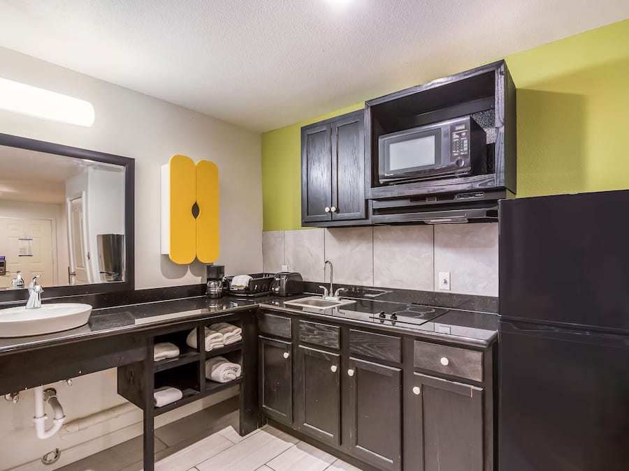 Full-sized fridge, microwave, stovetop, coffee/tea maker