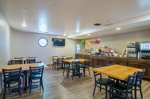 Free daily continental breakfast 